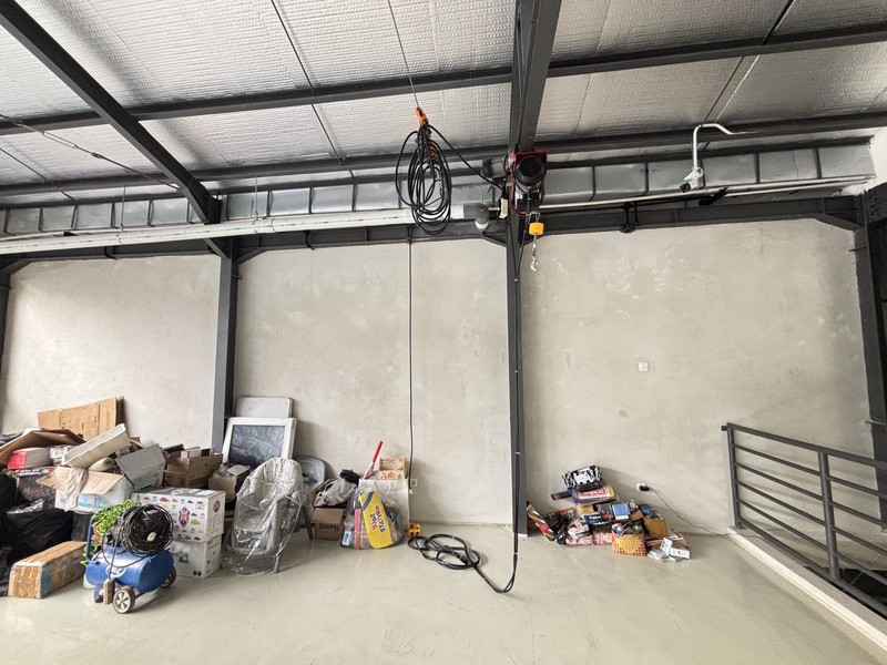 Gudang Luas 220m2 di Jl. Raya Cendana Limus Pratama Cileungsi