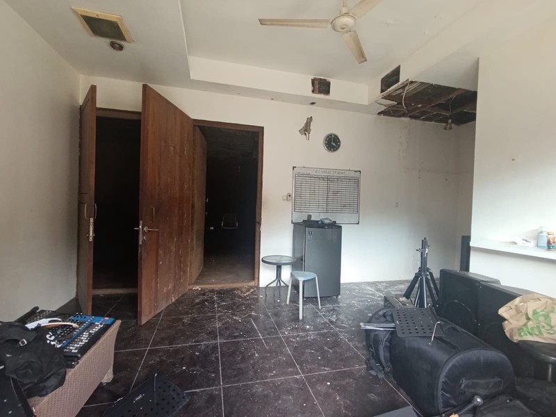 Dijual Rumah Tinggal Posisi Hoek Lokasi Cocok Untuk Kost-kostan Dan Usaha Di Daerah Kebayoran Lama, Jakarta Selatan