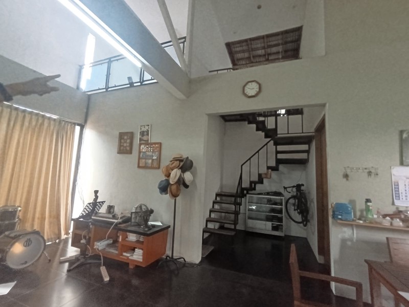 Dijual Rumah Tinggal Posisi Hoek Lokasi Cocok Untuk Kost-kostan Dan Usaha Di Daerah Kebayoran Lama, Jakarta Selatan