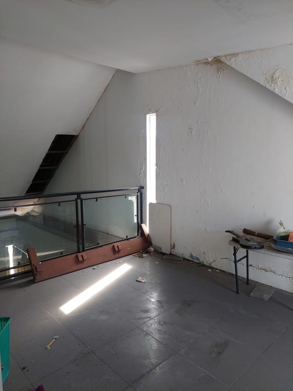 Dijual Rumah Tinggal Posisi Hoek Lokasi Cocok Untuk Kost-kostan Dan Usaha Di Daerah Kebayoran Lama, Jakarta Selatan