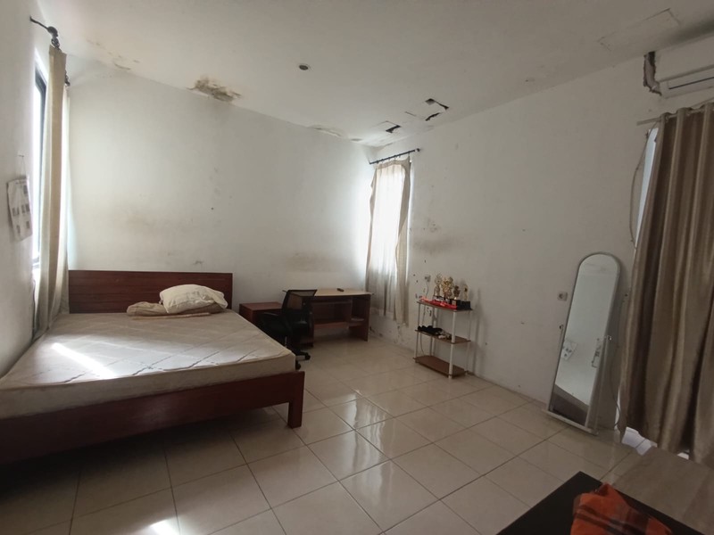 Dijual Rumah Tinggal Posisi Hoek Lokasi Cocok Untuk Kost-kostan Dan Usaha Di Daerah Kebayoran Lama, Jakarta Selatan