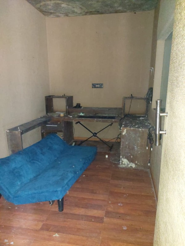 Dijual Rumah Tinggal Posisi Hoek Lokasi Cocok Untuk Kost-kostan Dan Usaha Di Daerah Kebayoran Lama, Jakarta Selatan