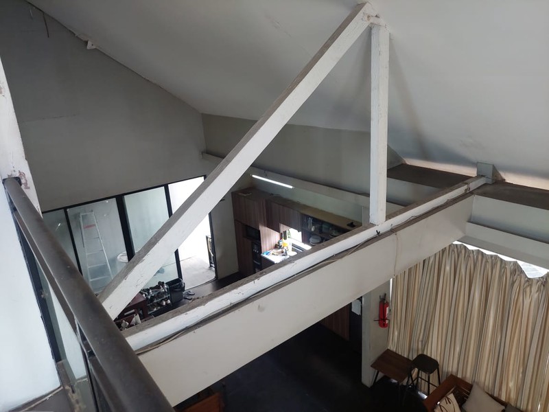 Dijual Rumah Tinggal Posisi Hoek Lokasi Cocok Untuk Kost-kostan Dan Usaha Di Daerah Kebayoran Lama, Jakarta Selatan