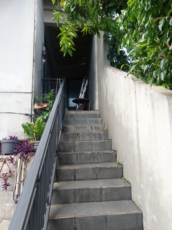 Dijual Rumah Tinggal Posisi Hoek Lokasi Cocok Untuk Kost-kostan Dan Usaha Di Daerah Kebayoran Lama, Jakarta Selatan