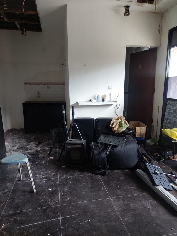 Dijual Rumah Tinggal Posisi Hoek Lokasi Cocok Untuk Kost-kostan Dan Usaha Di Daerah Kebayoran Lama, Jakarta Selatan