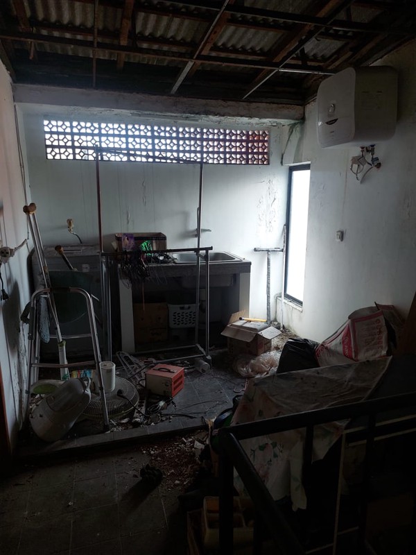 Dijual Rumah Tinggal Posisi Hoek Lokasi Cocok Untuk Kost-kostan Dan Usaha Di Daerah Kebayoran Lama, Jakarta Selatan