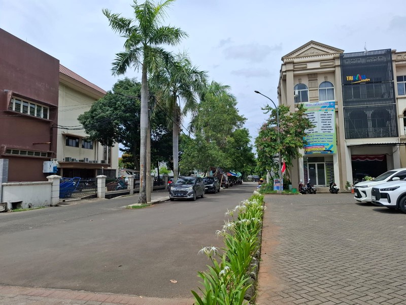 Ruko Strategis di Grand Galaxy - Lokasi Emas untuk Bisnis & Investasi!