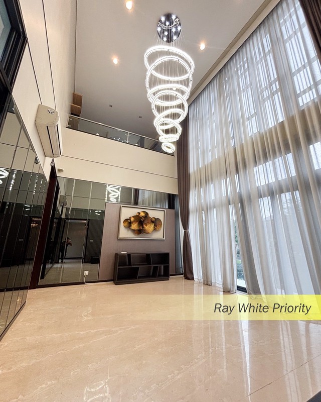 RUMAH MEWAH FULLFURNISH DI KAWASAN NAVAPARK BSD CITY, TANGERANG SELATAN