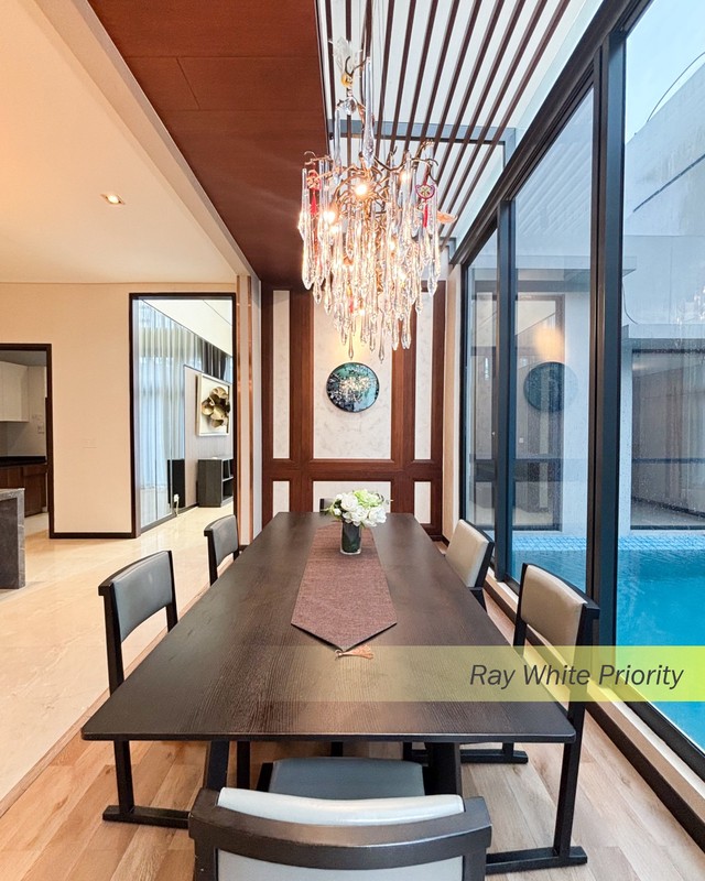 RUMAH MEWAH FULLFURNISH DI KAWASAN NAVAPARK BSD CITY, TANGERANG SELATAN