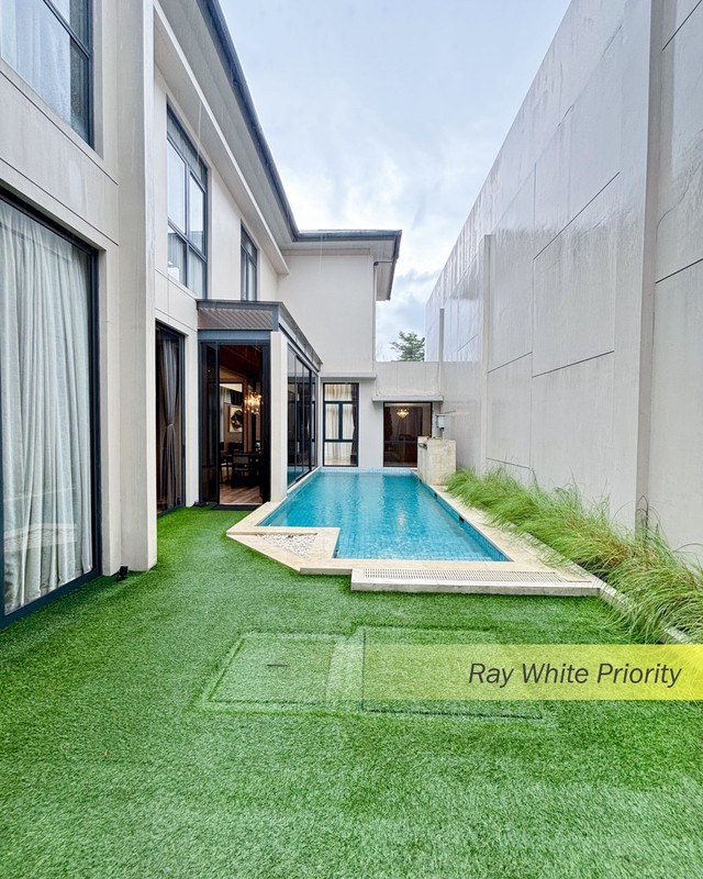 RUMAH MEWAH FULLFURNISH DI KAWASAN NAVAPARK BSD CITY, TANGERANG SELATAN