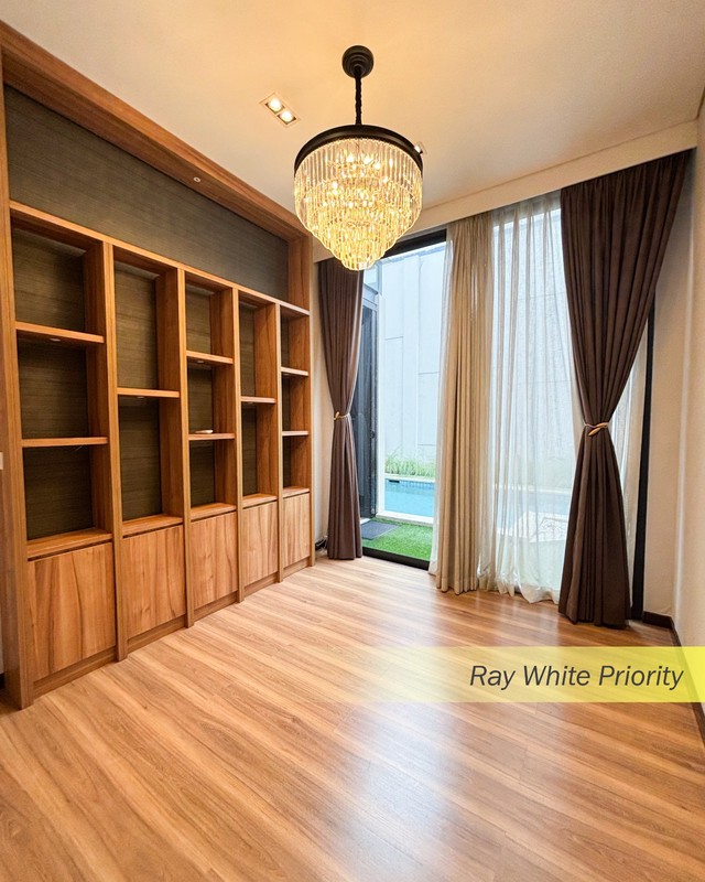 RUMAH MEWAH FULLFURNISH DI KAWASAN NAVAPARK BSD CITY, TANGERANG SELATAN