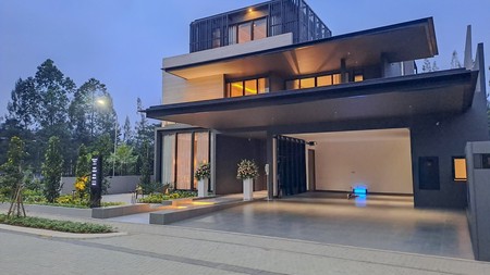 Rumah Mewah Botanic Villa Navapark BSD City view ke Botanic Park