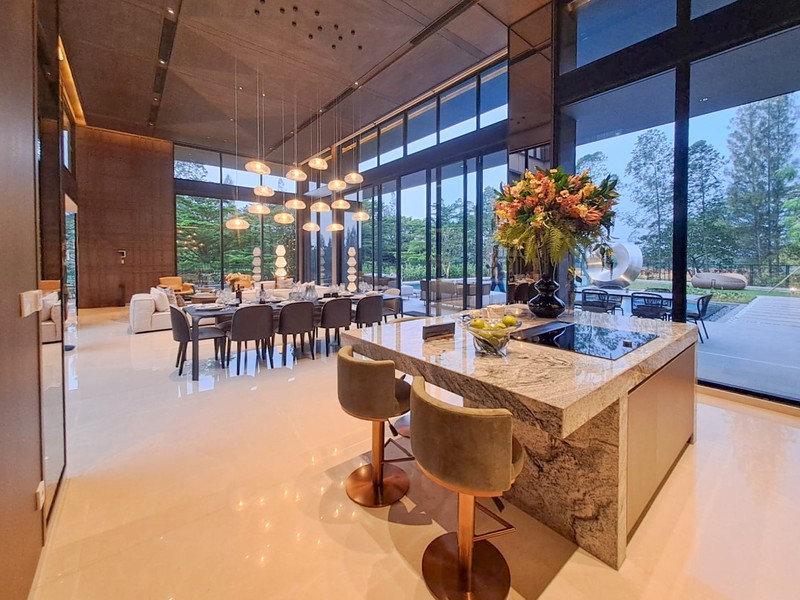 Rumah Mewah Botanic Villa Navapark BSD City view ke Botanic Park