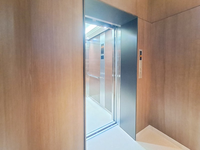 Rumah Mewah Botanic Villa Navapark BSD City view ke Botanic Park