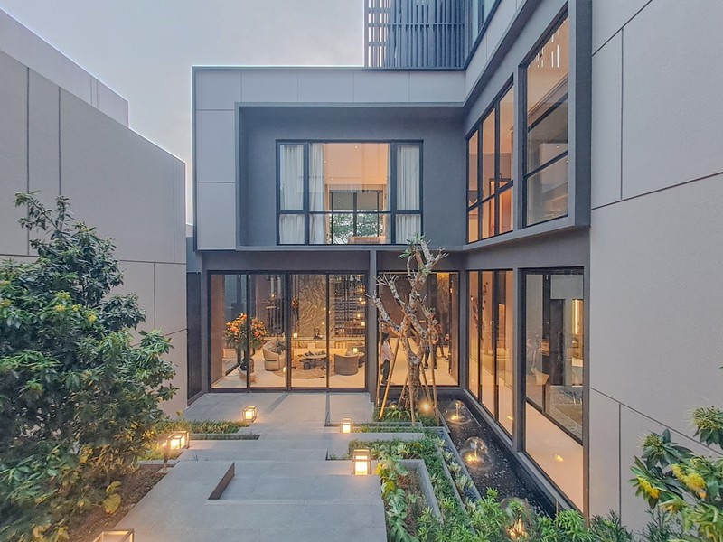 Rumah Mewah Botanic Villa Navapark BSD City view ke Botanic Park