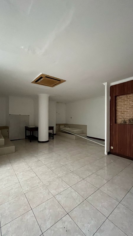 Gedung 5 Lantai Cocok Untuk Kantor Atau Usaha Berlokasi Tanah Abang Jakarta Pusat