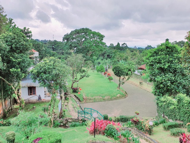 Vila di Cisaat Sukabumi, View Gunung Gede Pangrango dekat Bogor  