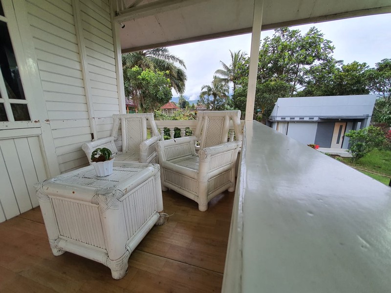 Vila di Cisaat Sukabumi, View Gunung Gede Pangrango dekat Bogor  