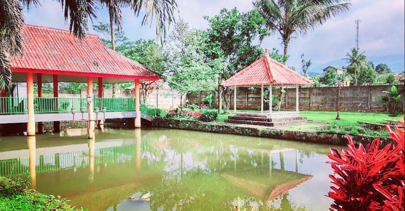 Vila di Cisaat Sukabumi, View Gunung Gede Pangrango dekat Bogor  