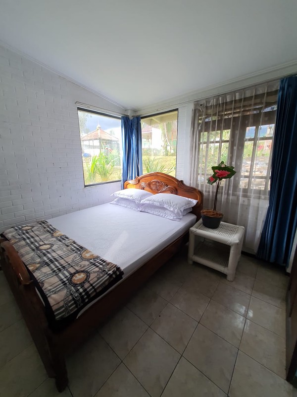 Vila di Cisaat Sukabumi, View Gunung Gede Pangrango dekat Bogor  