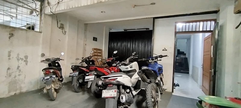 Ruko murah siap pakai 3.5 lantai di Batu Tulis, Kebon Kelapa, Gambir