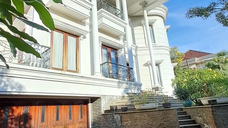 Di jual cepat harga murah rumah  3 lantai di Villa Permata Gading Kelapa Gading Jakarta Utara