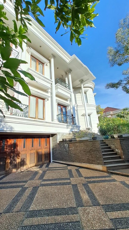 Di jual cepat harga murah rumah  3 lantai di Villa Permata Gading Kelapa Gading Jakarta Utara