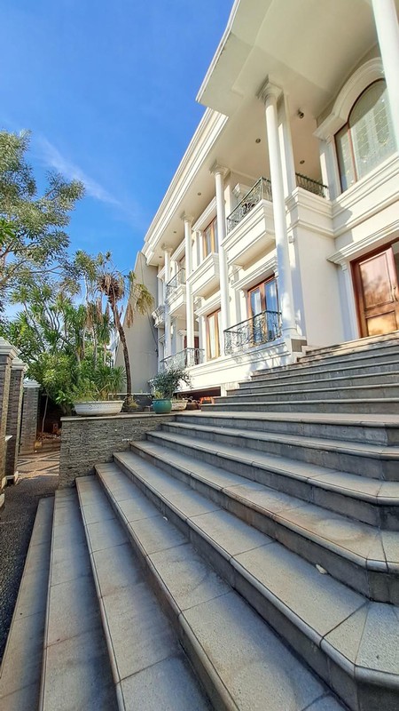 Di jual cepat harga murah rumah  3 lantai di Villa Permata Gading Kelapa Gading Jakarta Utara