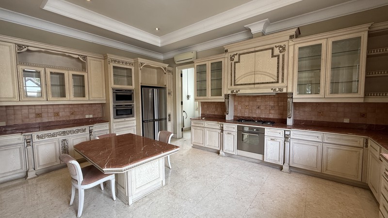 LUXURY HOUSE AND COMFY AT KEBAYORAN BARU AREA