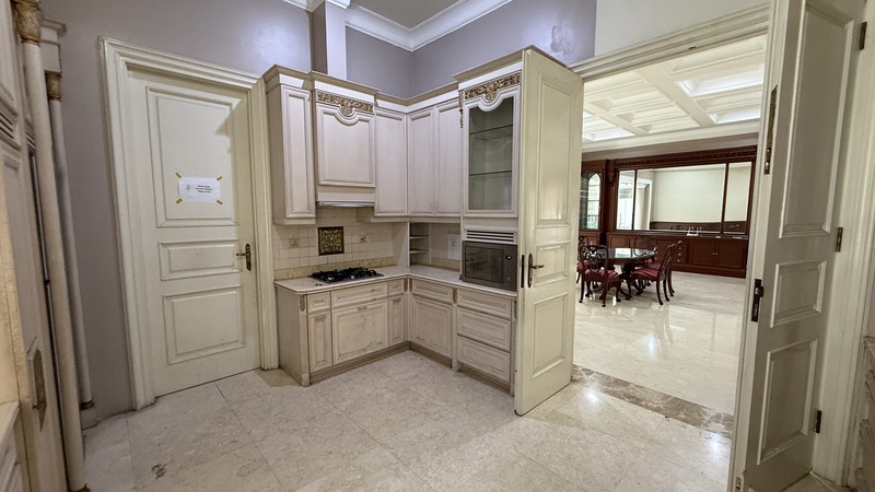 LUXURY HOUSE AND COMFY AT KEBAYORAN BARU AREA