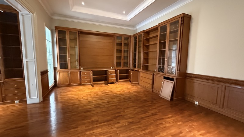 LUXURY HOUSE AND COMFY AT KEBAYORAN BARU AREA