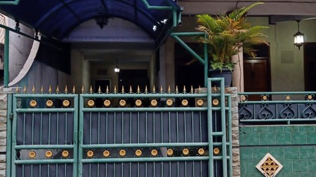 Rumah 2 Lantai, luas, lokasi strategis di Mampang