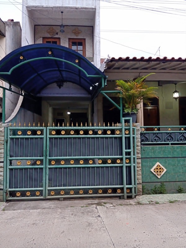 Rumah 2 Lantai, luas, lokasi strategis di Mampang