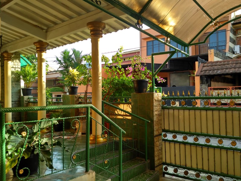 Rumah 2 Lantai, luas, lokasi strategis di Mampang