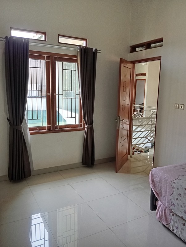 Rumah 2 Lt Mewah Siap Huni Strategis Dekat Fasilitas Premium Grand Wisata