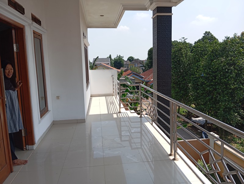 Rumah 2 Lt Mewah Siap Huni Strategis Dekat Fasilitas Premium Grand Wisata