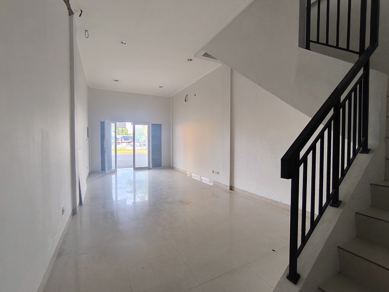 Dijual Ruko siap pakai di La Monte, Grand Wisata, Bekasi