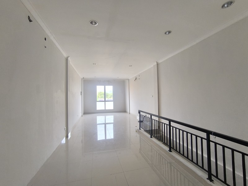 Dijual Ruko siap pakai di La Monte, Grand Wisata, Bekasi