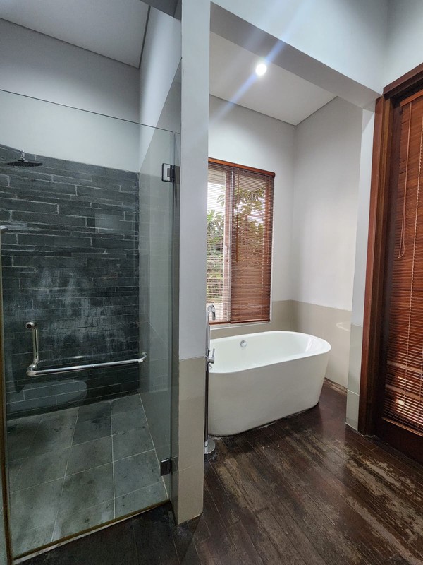 Rumah Kemang 2 Lantai dengan Swimming Pool