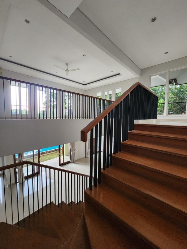 Rumah Kemang 2 Lantai dengan Swimming Pool