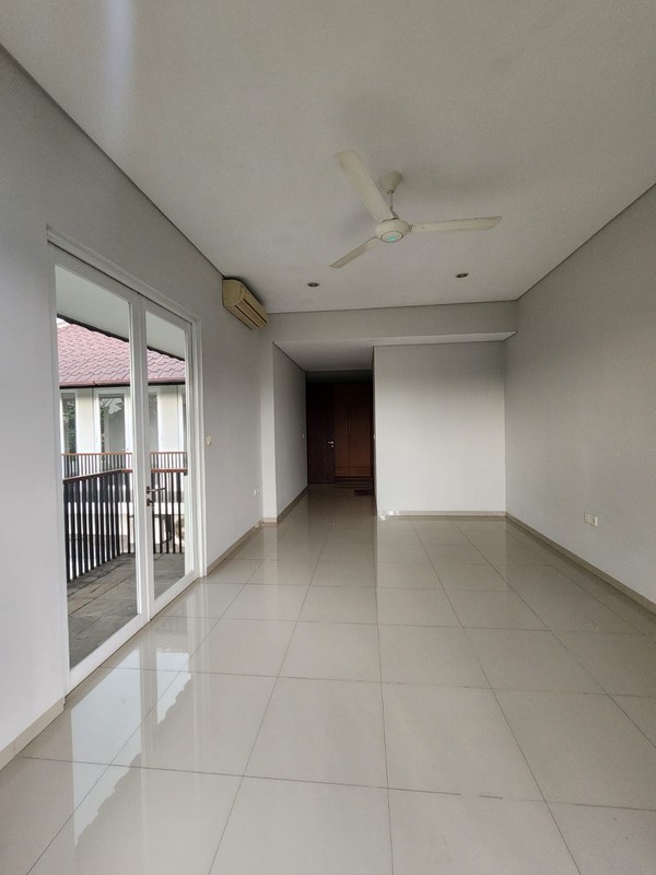 Rumah Kemang 2 Lantai dengan Swimming Pool