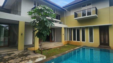 Rumah Kemang 2 Lantai dengan Swimming Pool
