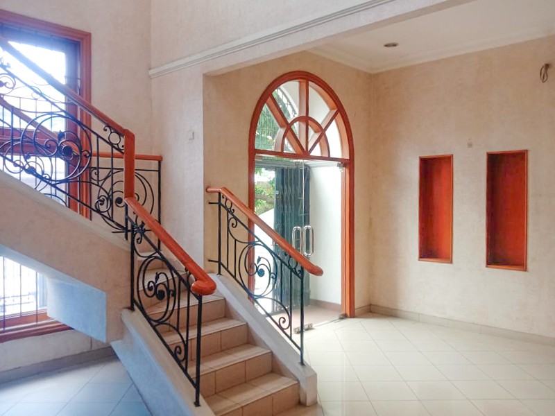 Gedung Kantor di Kelapa Gading dekat Kirana Boutique, Kensington