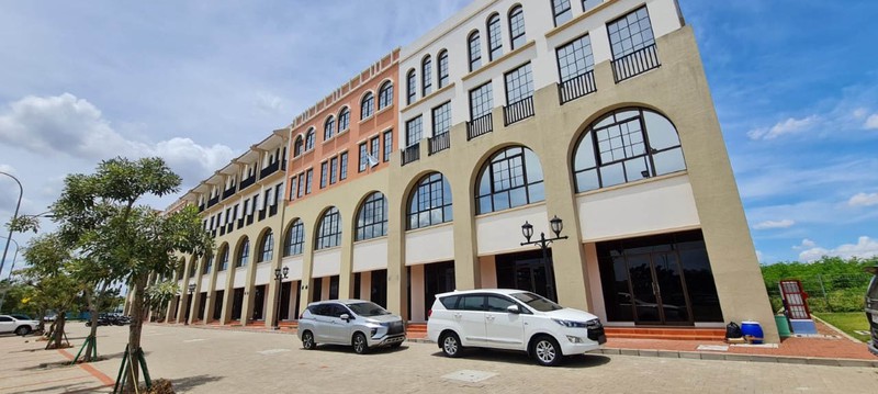 Ruko Hoek & Badan di Sedayu City Boulevard Utara, Luas @4,5x15m2