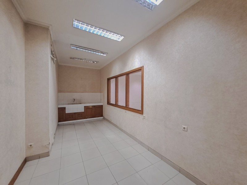 Gedung Kantor di Kelapa Gading dekat Kirana Boutique, Kensington