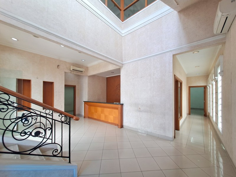 Gedung Kantor di Kelapa Gading dekat Kirana Boutique, Kensington