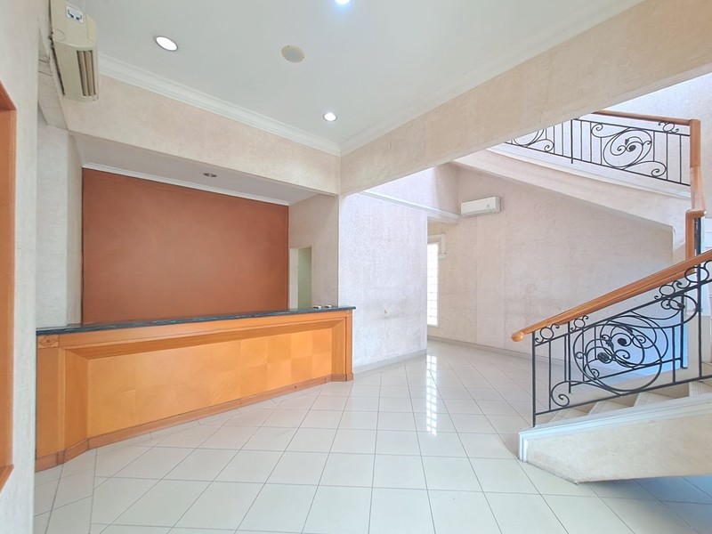 Gedung Kantor di Kelapa Gading dekat Kirana Boutique, Kensington