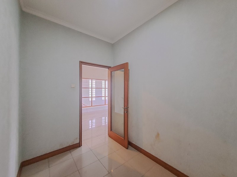 Gedung Kantor di Kelapa Gading dekat Kirana Boutique, Kensington