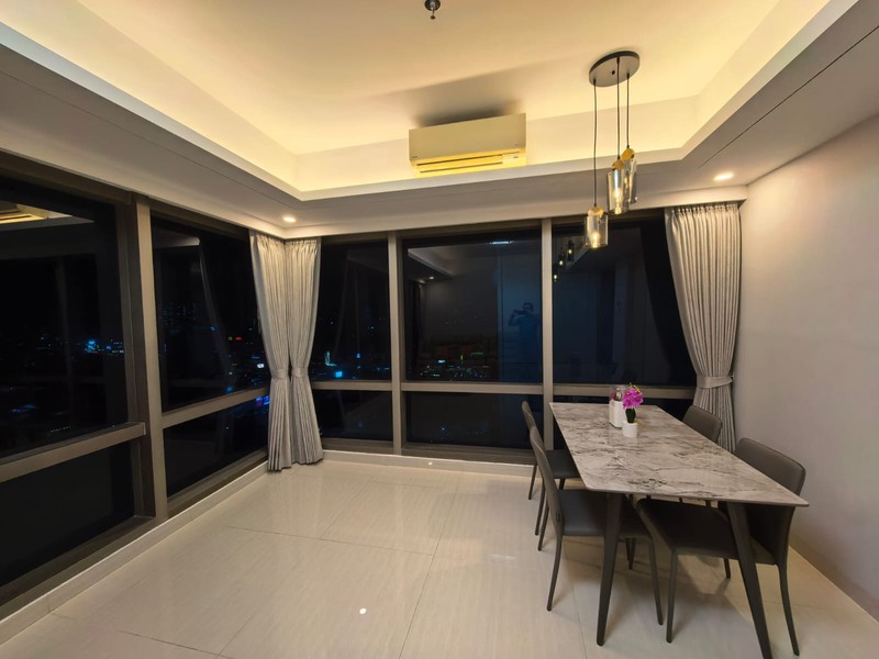 Dijual Apartemen La Riz Mansion Pakuwon Mall  -Tipe 2+1 Bedroom Full Furnished - Lantai 2 - Unit Special Private Lift Akses - Best City View 