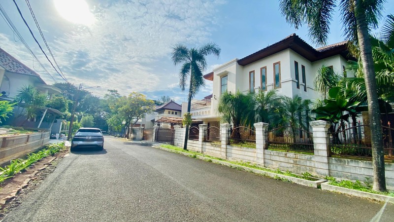 Rumah Mewah Suasana Resort Bali di Bintaro Jakarta Selatan
